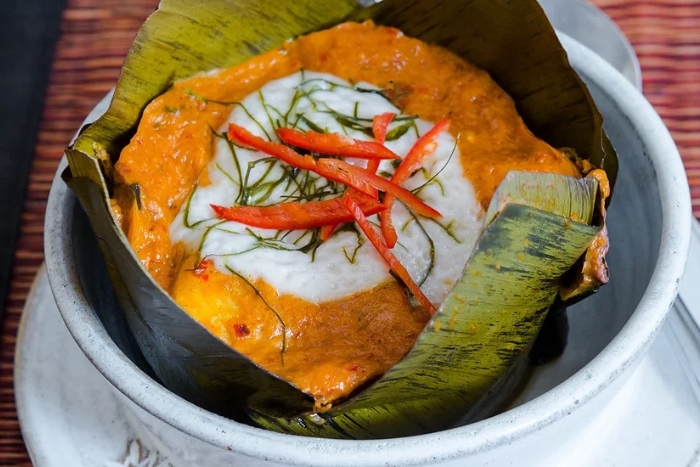 L&rsquo;Amok, un plat traditionnel cambodgien de poisson cuit &agrave; la vapeur