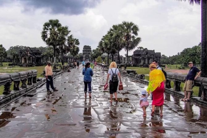 La saison des pluies correspond &eacute;galement &agrave; la basse saison touristique au Cambodge