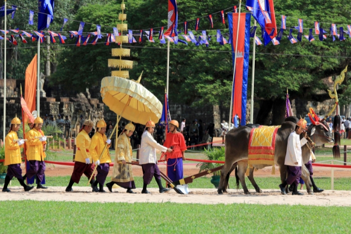 La Cérémonie Royale de Labour au Cambodge en mai est un événement traditionnel et symbolique