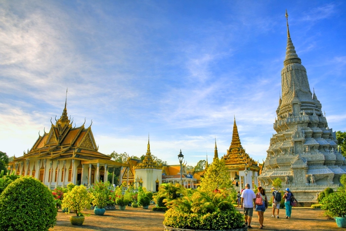 Entre tradition et modernité à la Pagode d’Argent de Phnom Penh