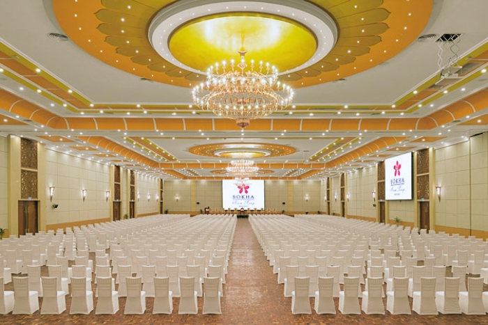 L’élégance à grande échelle: Le ballroom du Sokha Beach Resort au Cambodge