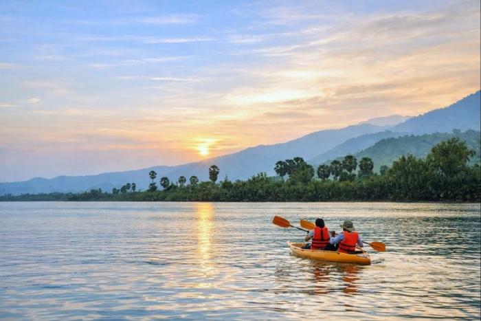 Glissez au c&oelig;ur de la nature lors d&rsquo;une exp&eacute;rience kayak authentique &agrave; Kampot