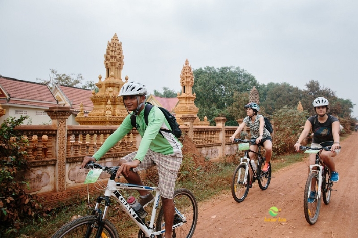 Balade en vélo à travers les villages de Battambang – Expérience MICE entre nature et authenticité