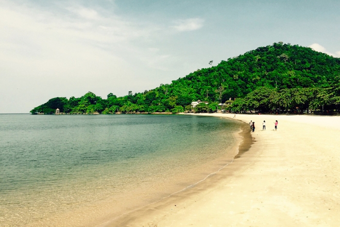 Vue paisible sur la mer à Kep