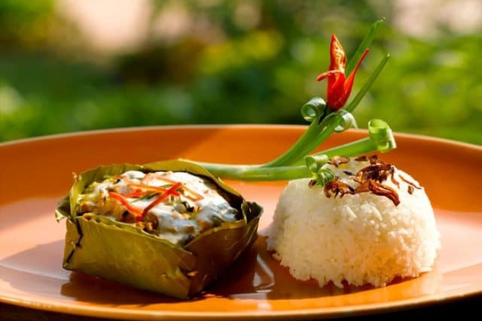 Amok Trey, l’un des plats les plus emblématiques de la gastronomie cambodgienne