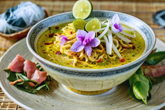 Nom Banh Chok Kdam, spécialité culinaire Kep à ne pas manquer