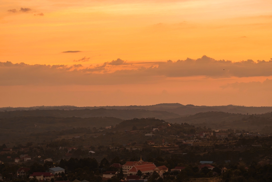 Admirez le coucher du soleil à Phnom Doh Kromom – un moment de calme pour finir la journée