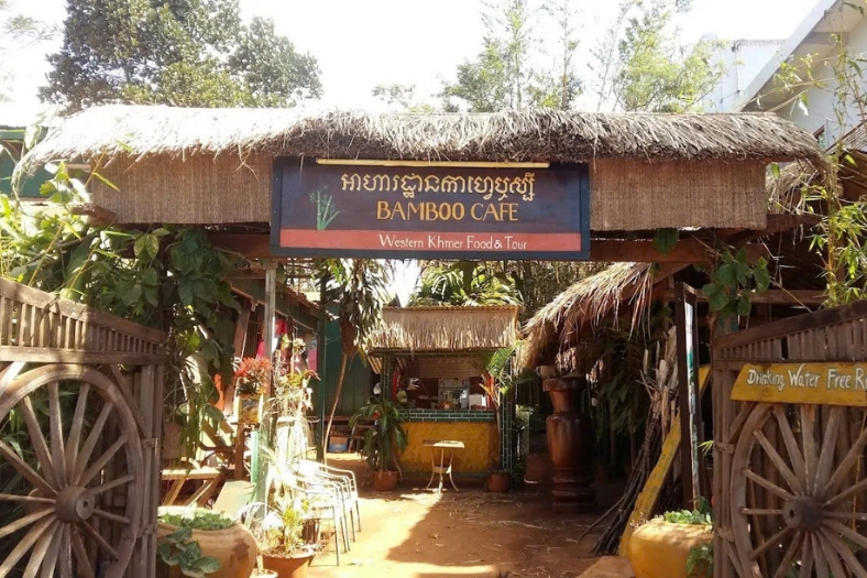 Bamboo Cafe – Endroit convivial avec cuisine khmère et occidentale