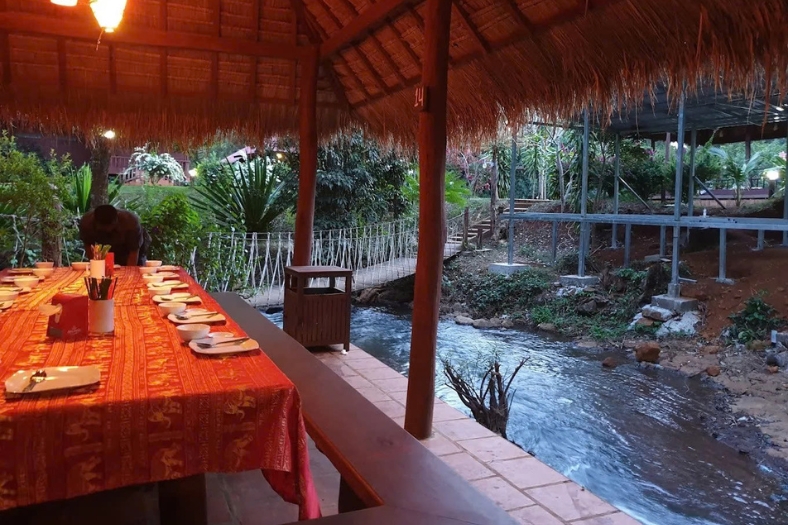 Oromis Guest House and Restaurant – Cuisine khmère authentique avec belle vue