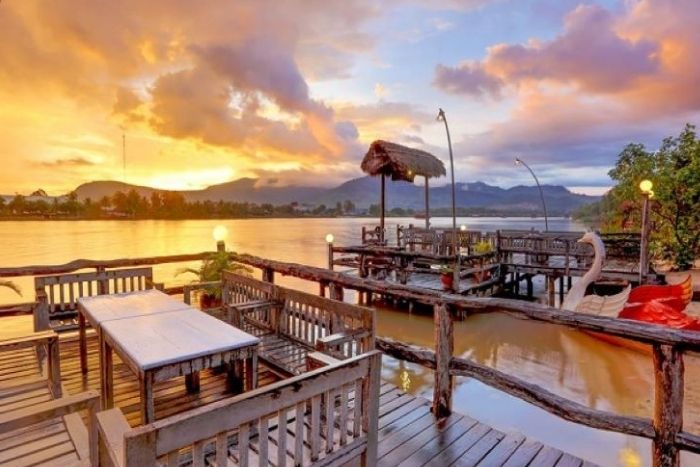 Kampot s&eacute;duit par son ambiance paisible