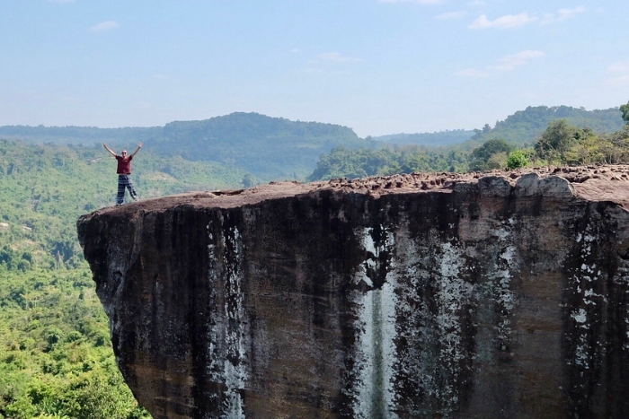 La falaise de Poeng Ta Kho dans notre circuit nature Cambodge avril