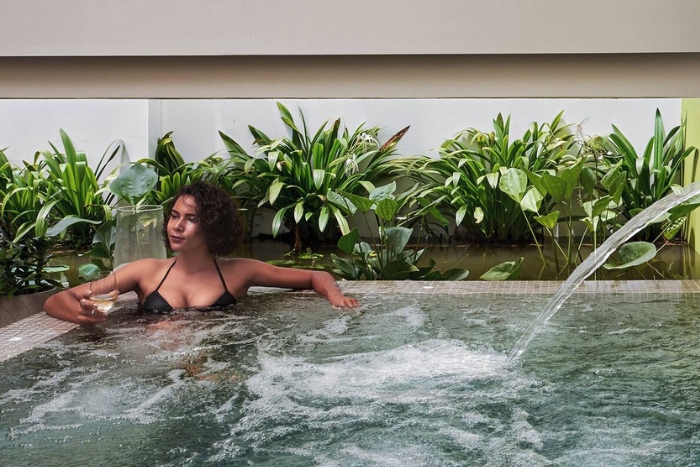 Cet h&ocirc;tel est situ&eacute; juste derri&egrave;re le Palais Royal, en plein c&oelig;ur de Phnom Penh