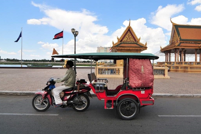 Faire un tour en tuk-tuk à Phnom Penh, Cambodge