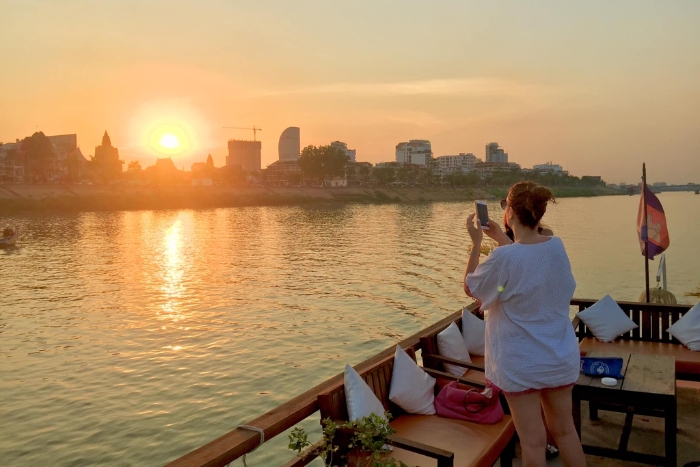 Fin du circuit de 2 jours à Phnom Penh avec dîner-croisière au coucher du soleil sur le Mékong