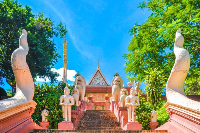 Voyage en famille en 3 jours à Phnom Penh : Wat Phnom, un site emblématique