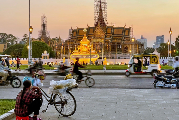 Balade romantique le long de Sisowath Quay dans un voyage en couple