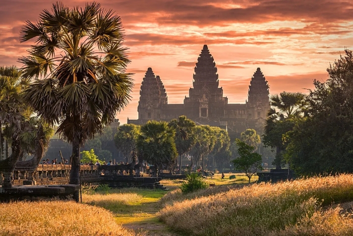 Coucher de soleil à Siem Reap – un moment de calme après un road trip moto Cambodge