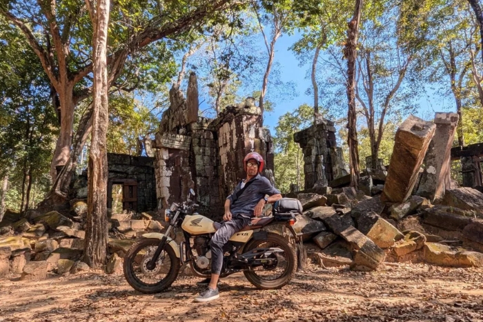 Photo d’un client ayant loué une moto chez The Road Riders Cambodia (source : Google Maps).