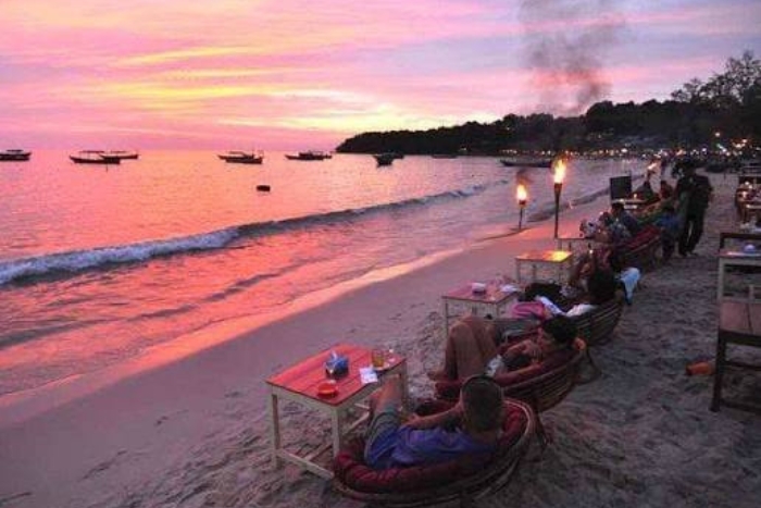 Coucher de soleil sur la plage de Serendipity &agrave; Sihanoukville