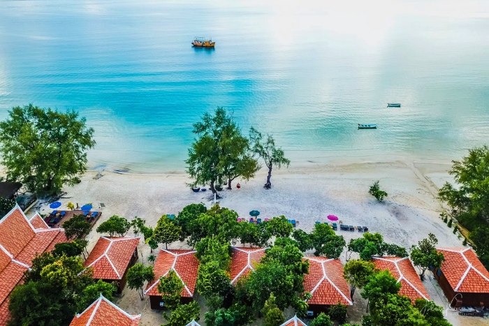 Sol Beach Resort face à la mer à Koh Rong Samloem