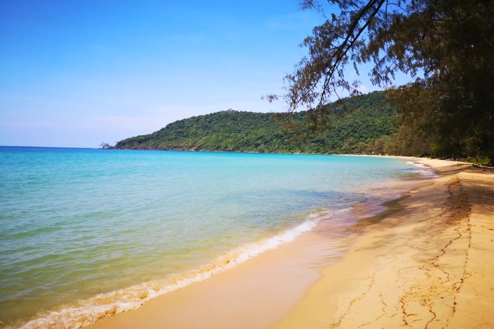 Plage vierge et calme à Koh Rong Samloem