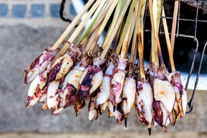 Que faire à Sihanoukville ? Dégustez des fruits de mer sur la plage de Serendipity