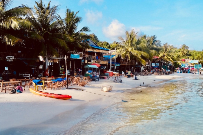 Plage de Kaoh Touch, le Cœur Vibrant à Koh Rong