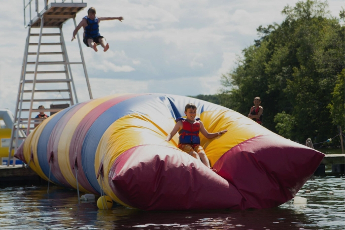 Blob Jumping, l’un des jeux aquatiques excitants à Koh Rong