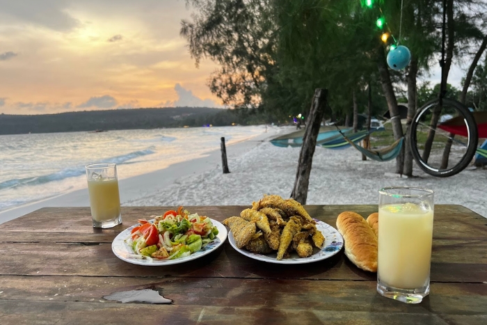 Dégustez des fruits de mer et admirez la plage au Barracuda Seafood Restaurant