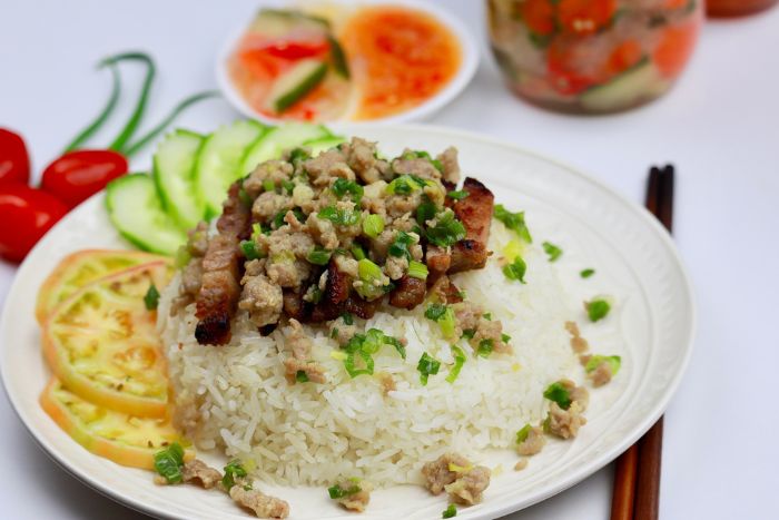 Riz au porc (Bai sach chrouk), un plat connu à Sihanoukville 
