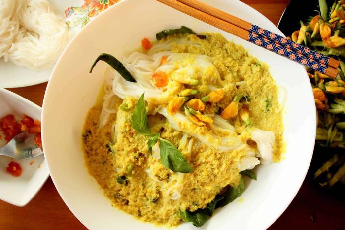 Soupe de nouilles au curry (Nom banh chok), l’un des spécialité à Sihanoukville 