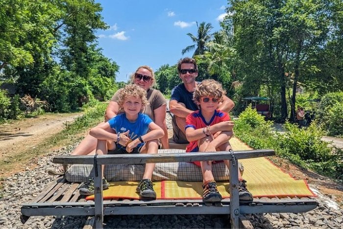 Les familles peuvent explorer la campagne et profiter de nombreuses activit&eacute;s &agrave; Battambang
