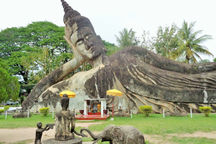 Parc de Bouddha : Un lieu fascinant à visiter lors de votre itinéraire de Vientiane 2 jours, avec des statues uniques et un cadre paisible