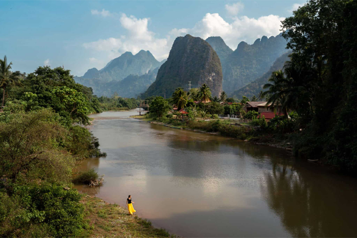 Exploration des paysages karstiques et activités de plein air à Vang Vieng