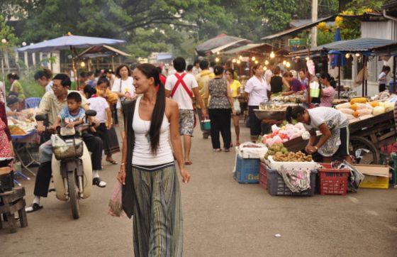 Shopping à Vientiane : Une Journée DExpérience Avec Mme Dahlia