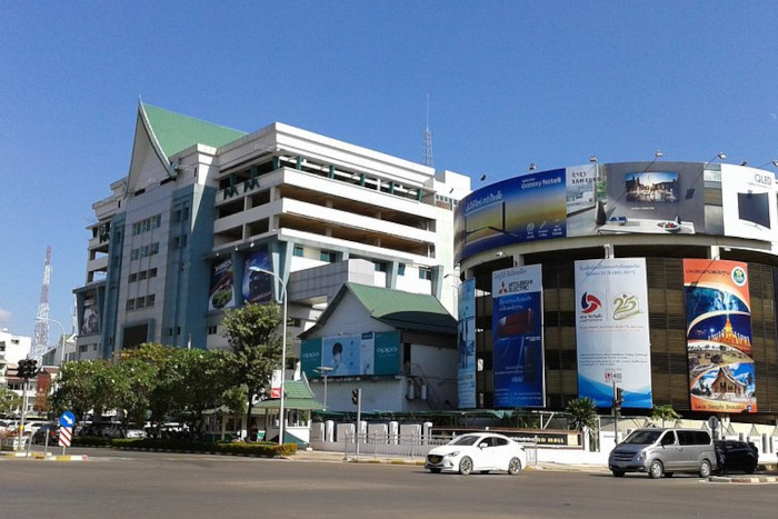 Talat Sao Mall, un lieu clé pour le shopping à Vientiane, alliant magasins modernes et étals traditionnels avec des trésors locaux uniques