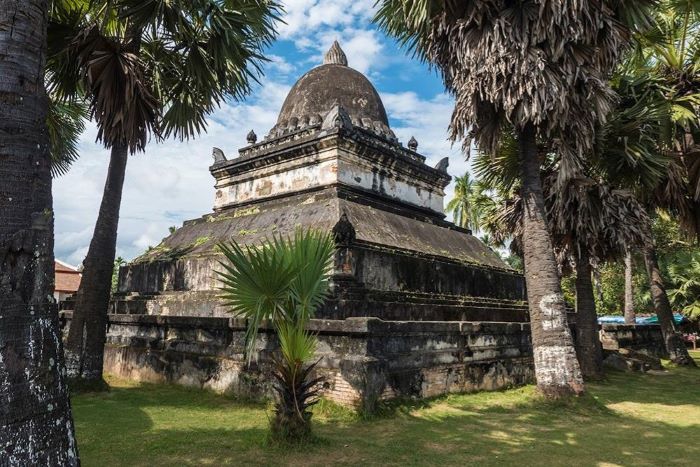 Découvrez le charme spirituel de Wat Visounnarath, une étape incontournable dans votre itinéraire Luang Prabang 2 jours