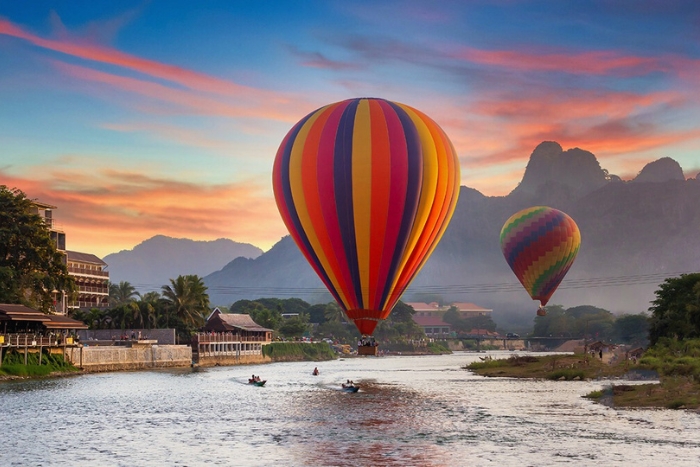 Aventure en montgolfière à Vang Vieng