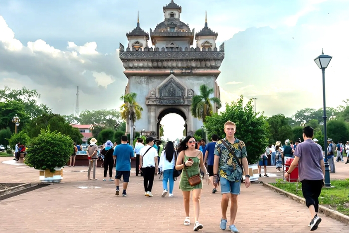 Explorer Patuxai, le monument de la victoire du Laos