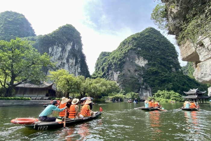 Balade en bateau pour découvrir Trang An, Ninh Binh