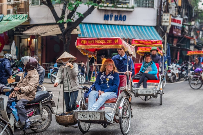 Voyage Indochine 30 jours, Hanoi était pleine de joie et d’excitation.