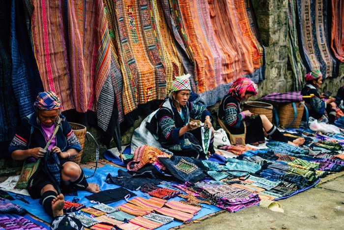 Explorez le marché hebdomadaire coloré de Bac Ha