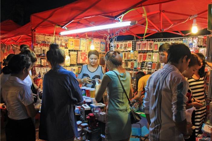 N'oubliez pas d'explorer le marché nocturne de Vientiane