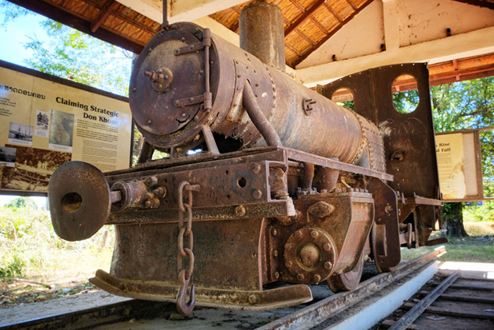 L'ancienne locomotive du chemin de fer français - Si Phan Don