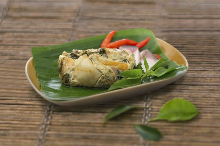 Mok Pa Champasak (Poisson cuit à la vapeur dans des feuilles de bananier)