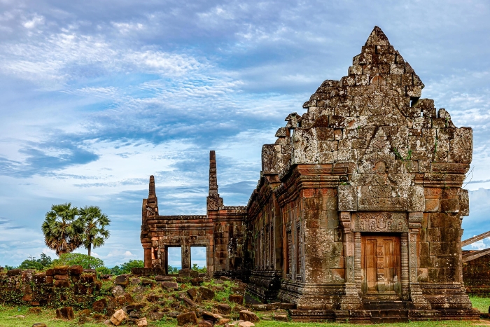 Zone du temple Trung - Ruines de deux palais de chaque côté de la route