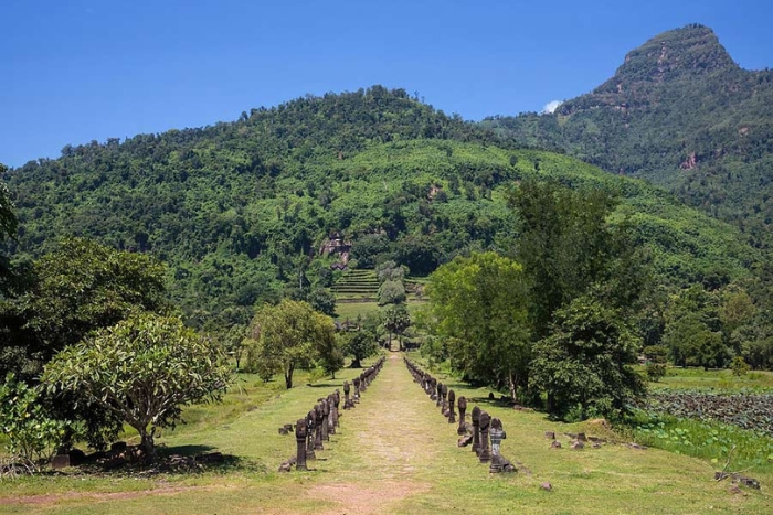 Zone du temple inférieur - Chemin vers la zone du temple intermédiaire dans Wat Phu Champasak