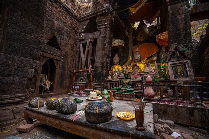 Zone de culte à l'intérieur du temple de Wat Phu Champasak