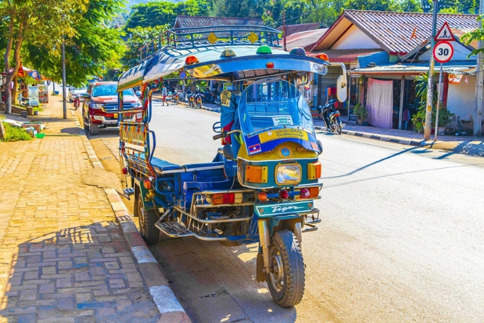 Tuk-Tuk, un moyen de transport très populaire à Champasak