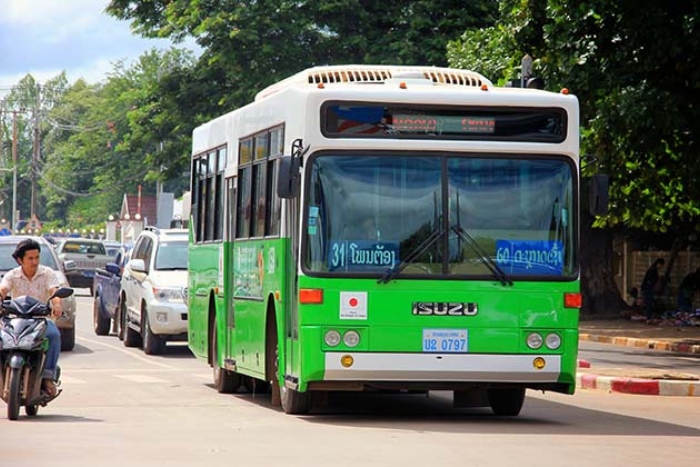 Prendre le bus/minibus est un des meilleurs choix pour se déplacer à Champasak